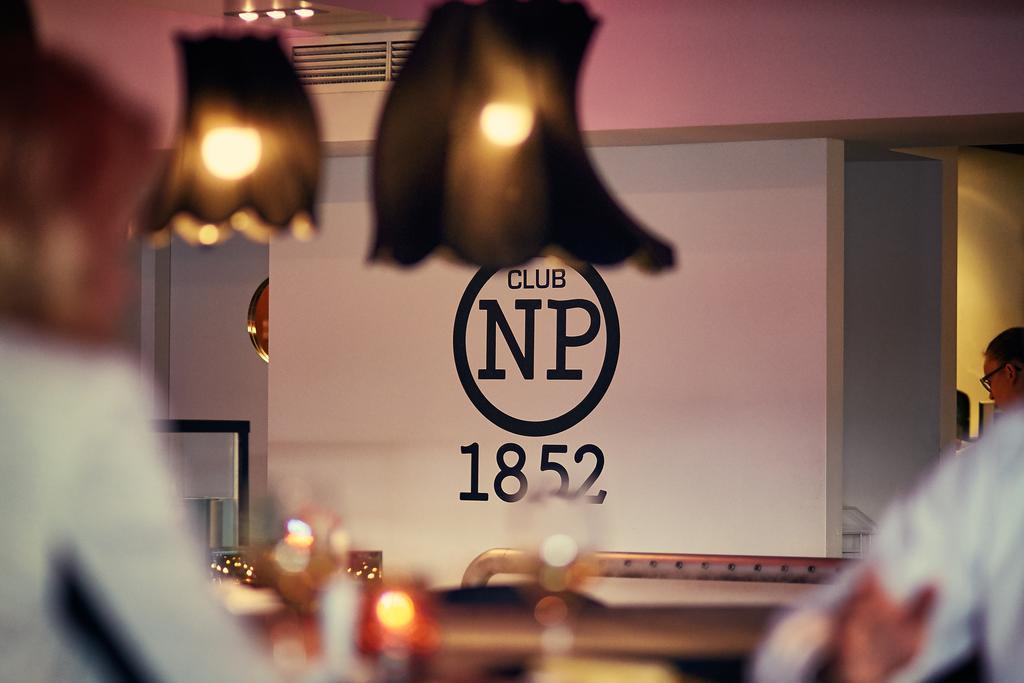 Hampshire Hotel - Newport Хуизен Екстериор снимка