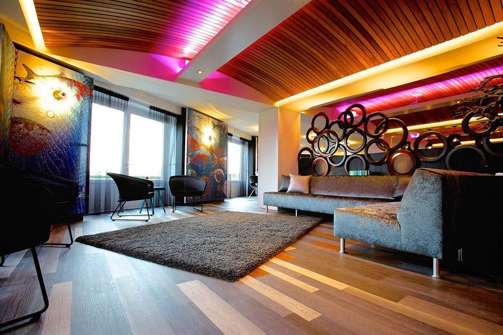 Hampshire Hotel - Newport Хуизен Екстериор снимка